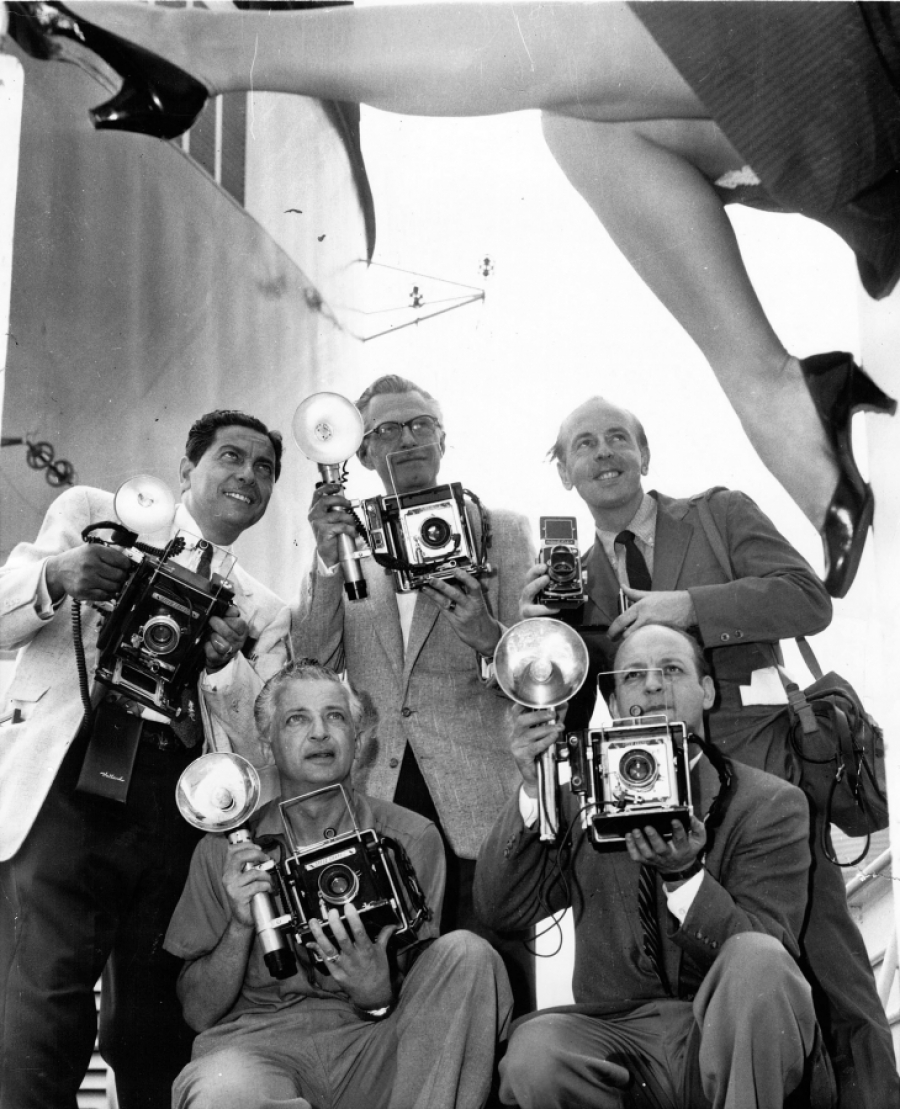 PHOTOGRAPHES - JEU DE JAMBES - 1958
